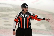 Судейские сигналы и жесты в хоккее: что должен знать юный игрок